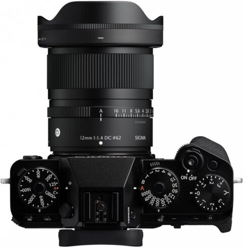 عدسة سيجما 12 ملم f/1.4 DC معاصرة متوافقة مع حزمة FUJIFILM X Mount (APS-C) مع فلتر للأشعة فوق البنفسجية + حافظة غطاء العدسة + مجموعة تنظيف + قطعة قماش للتنظيف (5 قطع) in Kuwait