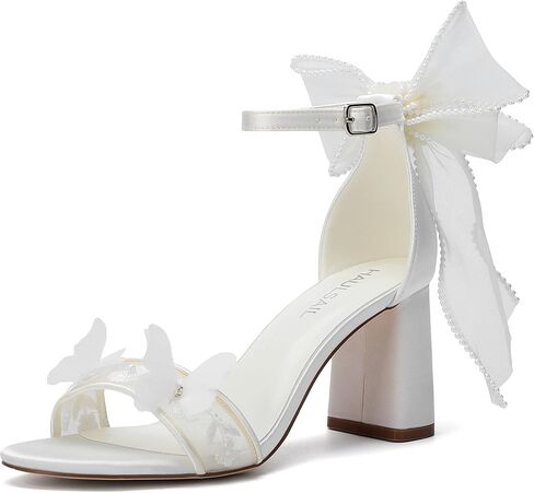 صنادل زفاف مزينة باللؤلؤ، كعب كتلة من الساتان الأبيض، مقدمة مفتوحة مع فيونكة، حزام للكاحل، كعب 3.15 بوصة، أحذية زفاف رسمية in Kuwait