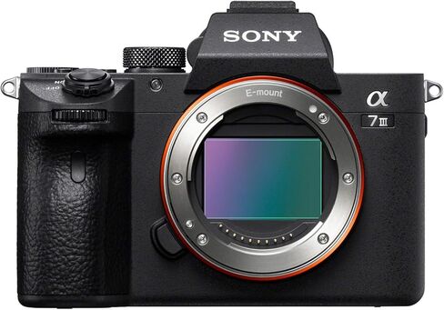 مجموعة كاميرا سوني ألفا a7 III الرقمية بدون مرآة مع عدسة FE مقاس 50 مم f/1.8، ومجموعة برامج الصور، وبطاقة ذاكرة SD سعة 128 جيجابايت، وبطارية قابلة لإعادة الشحن (عبوتان) وشاحن، وحقيبة كاميرا (6 قطع) in Kuwait