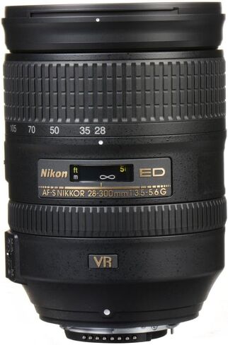 عدسة Nikon AF-S NIKKOR مقاس 28-300 مم وببؤرة f/3.5-5.6G ED VR (2191) + بطاقة ذاكرة سعة 64 جيجابايت + طقم مرشح + حقيبة ظهر + قارئ بطاقات + برنامج Corel للصور + حامل ثلاثي القوائم مرن + حافظة للأغطية + طقم تنظيف (متجدد) in Saudi Arabia