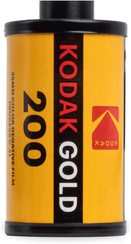 فيلم Kodak Eastman Gold 200 لون سلبي (فيلم رول 35 مم، 36 تعريض) - عبوة من 3 قطع مع قطعة قماش تنظيف من الألياف الدقيقة in Kuwait