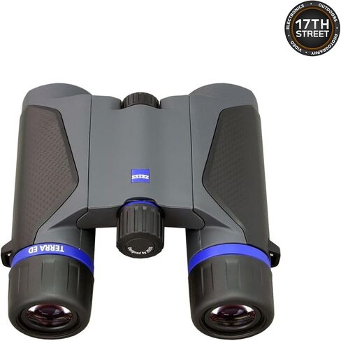 منظار Zeiss 10x25 Terra ED المدمج لمشاهدة الطيور (رمادي) مع حزام حزام حمل مريح من Waith، وقبعة بيسبول مموهة قابلة للتعديل وقطعة قماش لتنظيف العدسات من الألياف الدقيقة من Waith (مجموعة الحزمة) in Kuwait