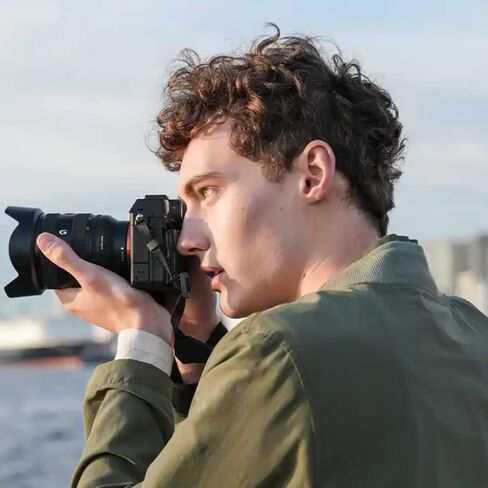 مجموعة عدسات Sony SEL2070G FE مقاس 20-70 مم F4 G Zoom E-Mount مع حزمة حماية محسنة CPS لمدة 7 سنوات in Saudi Arabia