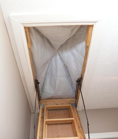 Duck Brand Stairway Attic Cover, Energy Saving Attic Insulation Cover Fits Openings up to 25.5 Inches by 54 Inches for Year-Round Weatherization, Black, 286209 in Saudi Arabia