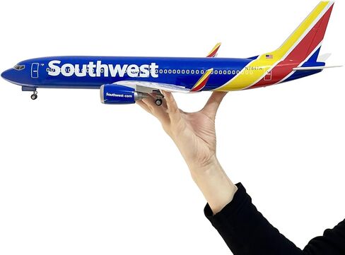 QOADXPC 1:85 نموذج طائرة Boeing737 من شركة Southwest Airlines، طول 18.5 بوصة، مع أضواء LED، مادة الراتنج عالية المحاكاة، دعامات مجانية لمشهد المطار in Kuwait