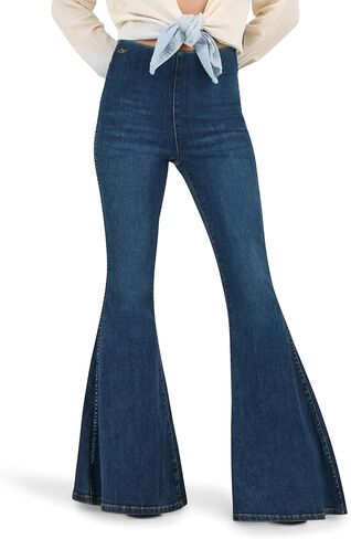 بنطلون جينز نسائي من Wrangler X Lainey Wilson Bell-Bottom - غسيل داكن in Kuwait