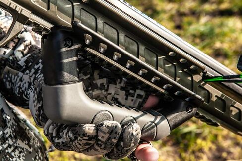 حزمة Killer Instinct Boss 405 Crossbow Pro مع نطاق 4x32 IR-W، وجهاز التحكم بالحبل، ومثبطات السلسلة، وجعبة 3 مسامير، و3 مسامير Hypr Lite ونصائح ميدانية، وعصا تشحيم السكك الحديدية in Kuwait