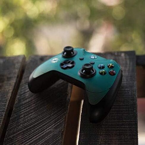 ملصق Skinit المخصص للألعاب متوافق مع وحدة تحكم Xbox One Elite - تصميم مرخص رسميًا من NFL Miami Dolphins Breakaway in Kuwait