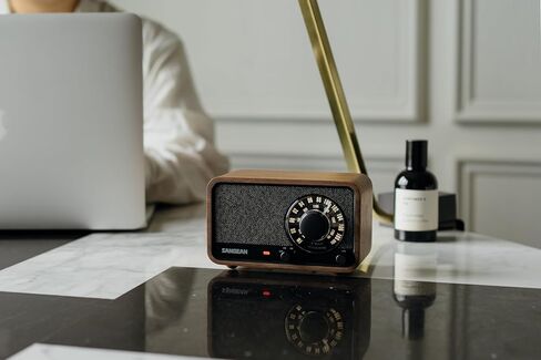 مكبر صوت بلوتوث Sangean WR-8 Retro خشبي AM/FM - عمر بطارية يصل إلى 54 ساعة، USB-C، مضخم صوت، بطارية قابلة لإعادة الشحن 3350 مللي أمبير، تصميم الجوز الكلاسيكي، هوائي خارجي in Saudi Arabia