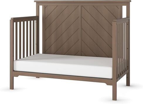 Child Craft Hampton Flat Top 4-in-1 Convertible Crib & Changing Table 2-Piece Set in Kuwait