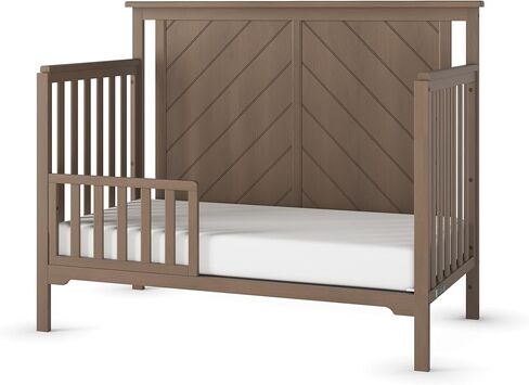 Child Craft Hampton Flat Top 4-in-1 Convertible Crib & Changing Table 2-Piece Set in Kuwait