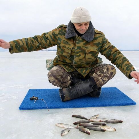 16 x 24 inch Outdoor Winter Ice Fishing Floor Mat, Non Slip & Washable Ice Fishing Gear Tent Carpet Mat Inside Outside for Winter Camping Outdoor Ice Fishing Activities Trailers Lawn Supplies in Kuwait