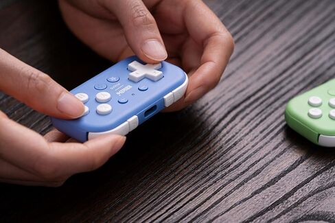 وحدة تحكم صغيرة بحجم الجيب 8Bitdo Micro Bluetooth Gamepad مع مشبك للهاتف المحمول للتبديل، Android، تدعم وضع لوحة المفاتيح (أزرق) in Kuwait