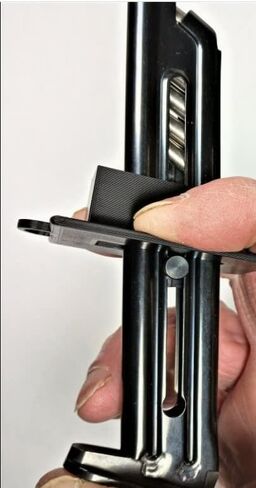 Browning Buckmark Speed ​​Loader لمجلات المصنع ذخيرة 22LR (أسود) صنع في الولايات المتحدة الأمريكية بواسطة قدامى المحاربين in Kuwait
