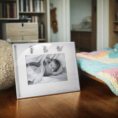 إطار صورة حديث للأطفال من Happy Homewares مطلي بالفضة مع أحذية أطفال وأيقونات خشخيشة مع كريستالات ماسية شفافة | صورة 5x7 in Kuwait