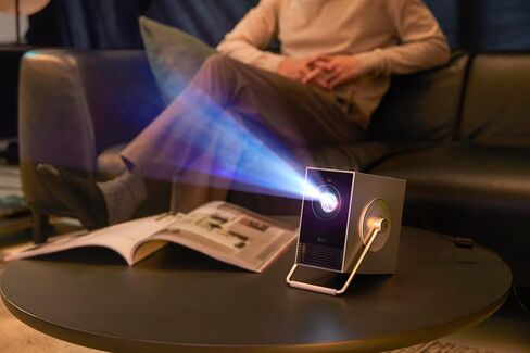 جهاز عرض LG CineBeam Q HU710PB 4K ذكي محمول مع ضبط تلقائي للشاشة، تركيز تلقائي، ليزر RGB، ما يصل إلى 154% DCI-P3، نسبة تباين 450,000:1، مكبرات صوت مدمجة، HDR10، HDMI، USB، HID in Kuwait