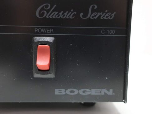 مضخم صوت Bogen C100 للعناوين العامة، 100 واط، 4 مضخم مدخلات، 70 فولت/25 فولت 16 أوم، مخرج مكبر صوت، تحكم ثلاثي وباس، حماية حرارية وإيقاف إلكتروني، قابل للتركيب على الرف in Kuwait