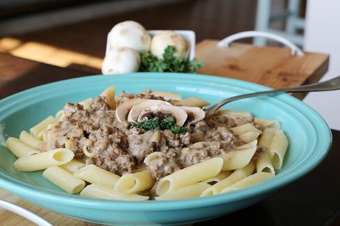 Mom's Place مزيج لحم بقري ستروجانوف خالي من الغلوتين ومنتجات الألبان، نباتي، خالي من الجوز، وخالي من الصويا، 2.6 أونصة. in Saudi Arabia