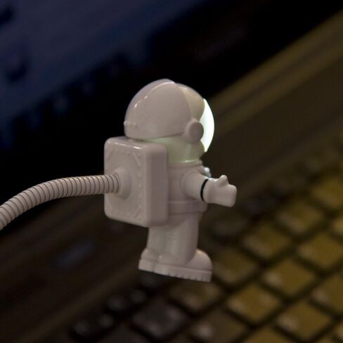 جديد مضحك الإبداعية رائد الفضاء رائد الفضاء LED مرنة قابل للتعديل USB غرفة نوم ضوء الليل لأجهزة الكمبيوتر المحمول الكمبيوتر المحمول in Kuwait