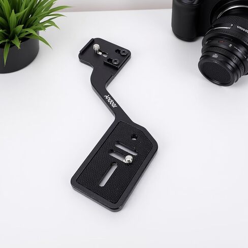 Yunseity Camera Flash Bracket, Portable Aluminum Alloy Mount with 1/4 Inch Screw for DSLR Cameras, Structured to Stay Steady for Professional Lighting in Saudi Arabia