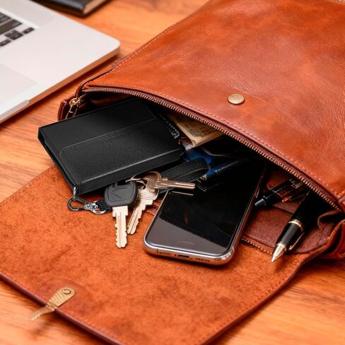 حافظة باور بانك لهاتف Anker Nano فائقة النحافة وبطارية شحن لاسلكية مغناطيسية بقدرة 5000 مللي أمبير في الساعة، حافظة شاحن محمولة من جلد البولي يوريثان مع إغلاق مغناطيسي، وصول مدمج إلى منفذ الشحن وحزام معصم (الصندوق فقط) in Kuwait