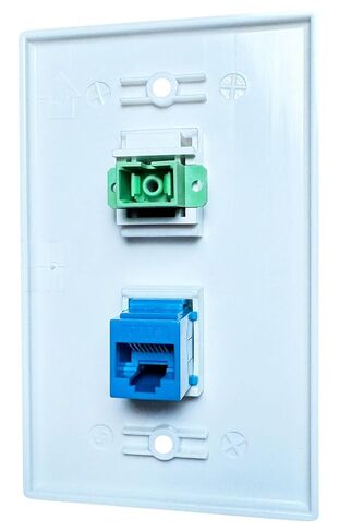 لوحة حائط من الألياف الضوئية، لـ SC/APC، Simplex، مع منفذ Cat6 Ethernet، وحامل تثبيت منخفض الجهد متضمن - أبيض in Saudi Arabia