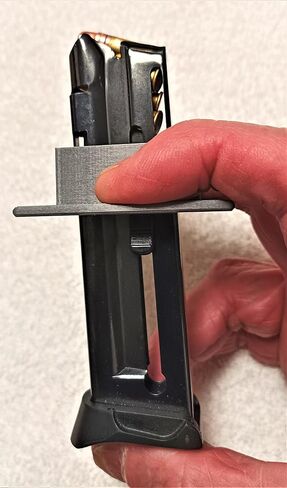 محمل السرعة لمجلات مصنع Ruger SR22 Pew Pew Peweter باللون (Gun Metal Grey) صنع في الولايات المتحدة الأمريكية بواسطة قدامى المحاربين in Kuwait