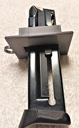 محمل السرعة لمجلات مصنع Ruger SR22 Pew Pew Peweter باللون (Gun Metal Grey) صنع في الولايات المتحدة الأمريكية بواسطة قدامى المحاربين in Kuwait