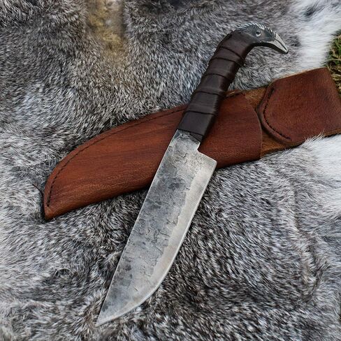 سكين Odin's Raven Norse Viking على شكل 10.3 بوصة - شفرة من الفولاذ الكربوني مقاس 6.5 بوصة مصنوعة يدويًا، ومقبض رأس Raven's وغمد جلدي - طراز Seax فريد من نوعه من العصور الوسطى - سكين نورس للصيد والتخييم in Saudi Arabia