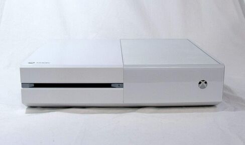 وحدة تحكم Xbox One بسعة 500 جيجابايت فقط باللون الأبيض الإصدار 2 موديل 1540 XB1 5C9-00021 نظام الألعاب 4K (مجدد) in Saudi Arabia