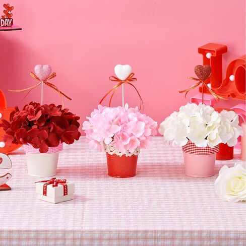 ديكور طاولة عيد الحب، قطع مركزية للطاولات مع 3 قطع من وعاء معدني صغير، كوبية، أعواد أسنان على شكل قلب، قطعة مركزية لطاولة عيد الحب، ديكورات طاولة عيد الحب للمنزل والمطبخ in Kuwait