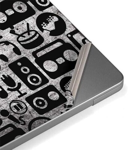 غلاف كمبيوتر محمول من Skinit متوافق مع جهاز MacBook Pro 16in (2021) بتصميم نمط الموسيقى المصمم في الأصل in Kuwait