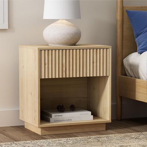 منضدة حديثة لمنتصف القرن، طاولة بجانب السرير بعرض 22 بوصة مع درج كبير ورف مفتوح، طاولة نهاية خشبية سهلة التجميع لغرفة النوم وغرفة المعيشة والمكتب - بلوط طبيعي in Saudi Arabia