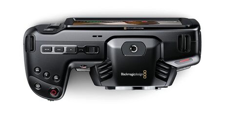 حزمة كاميرا سينما الجيب بتصميم Blackmagic بدقة 4K مع ميكروفون اتجاهي مثبت على الكاميرا Sennheiser MKE 200 وبطاقة ذاكرة UHS-II SDXC سعة 64 جيجابايت in Saudi Arabia