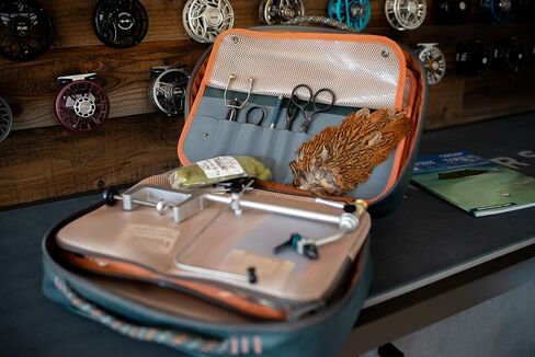 fishpond Backwater Fly Tying Kit in Saudi Arabia