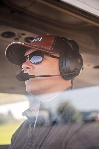 سماعة الطيران LIGHTSPEED Zulu 4 ANR - مع تقنية Bluetooth المزدوجة وسدادات الأذن FrameFit™ (المقابس المزدوجة GA) in Kuwait