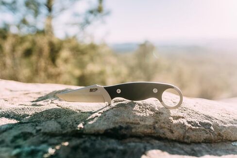 Smith & Wesson M&P Extreme Ops Karambit 8.5in S.S. سكين ذو نصل ثابت كامل تانغ مع نقطة تانتو 4 بوصة، مقبض G10 وحلقة إصبع للأماكن الخارجية والتكتيكية والبقاء على قيد الحياة وEDC، أسود in Kuwait