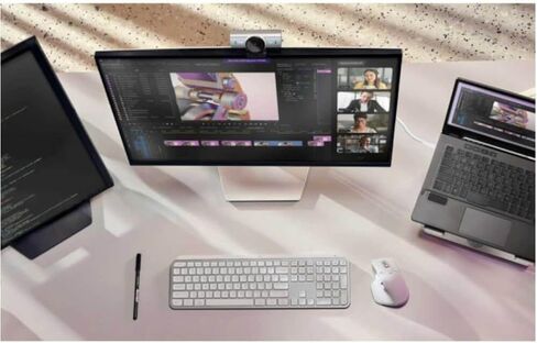 Logitech MX Brio، دقة متعددة، ميكروفونات مزدوجة لتقليل الضوضاء، وضع العرض، USB-C، غطاء كاميرا الويب، يعمل مع Microsoft Teams، Zoom، Google Meet - رمادي باهت، (متجدد) in Saudi Arabia