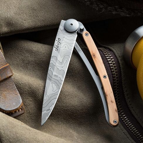 deejo - سكين جيب قابل للطي 27 جرام مع مشبك حزام - تصميم طبوغرافي، شفرة من الفولاذ المقاوم للصدأ مقاس 2.95 بوصة، مقبض من خشب الزيتون - خفيف الوزن للحمل اليومي للمنزل والعمل والاستخدام الخارجي in Kuwait