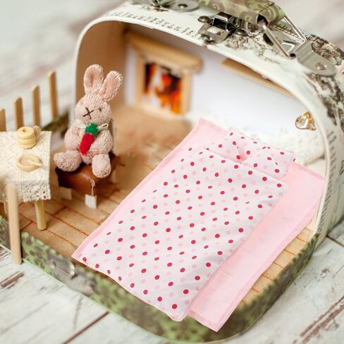 طقم سرير ibasenice Dollhouse مكون من 5 قطع مع وسائد لحاف وبطانية بمقياس 1/12 وإكسسوارات غرفة النوم الواقعية وإكسسوارات السرير المصغرة in Saudi Arabia