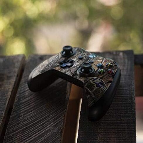 ملصق Skinit المخصص للألعاب متوافق مع وحدة تحكم Xbox One S - تصميم مموه مرخص رسميًا من NFL Baltimore Ravens Realtree AP in Kuwait