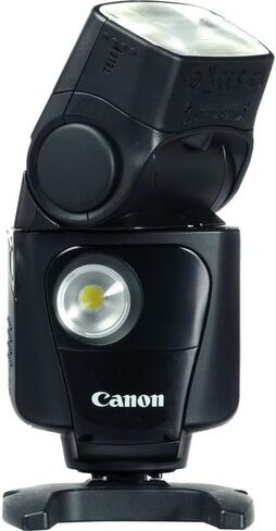 حزمة Canon Speedlite 320EX | فلاش على الكاميرا مزود بمصباح فيديو LED وتحكم لاسلكي وتعريض TTL | رائعة لالتقاط الصور الشخصية والفيديو (5246B002) + حقيبة الكاميرا + مجموعة التنظيف in Kuwait