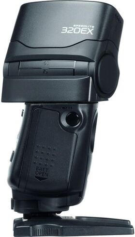 حزمة Canon Speedlite 320EX | فلاش على الكاميرا مزود بمصباح فيديو LED وتحكم لاسلكي وتعريض TTL | رائعة لالتقاط الصور الشخصية والفيديو (5246B002) + حقيبة الكاميرا + مجموعة التنظيف in Kuwait