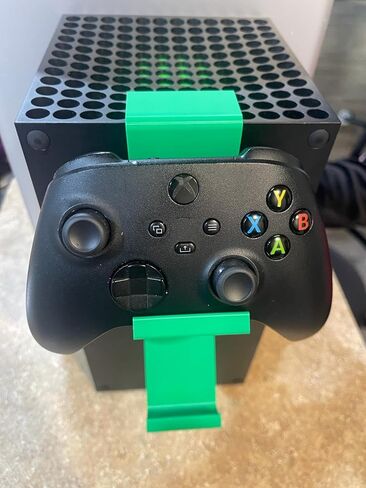 حامل حامل وحدة تحكم مطبوع ثلاثي الأبعاد لوحدة تحكم Xbox بتركيب مزدوج باللون الأخضر in Saudi Arabia