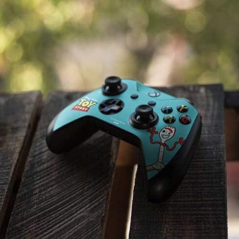 غلاف Skinit المخصص للألعاب متوافق مع وحدة تحكم Xbox One S - تصميم Disney Toy Story Forky المرخص رسميًا in Kuwait