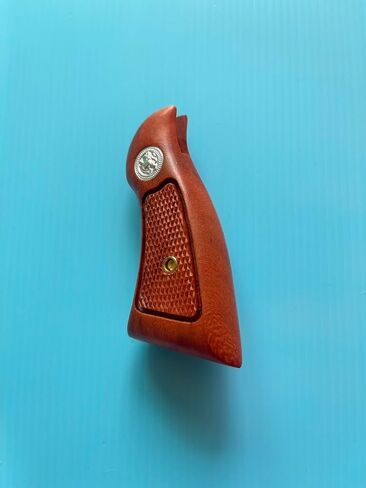 Hardwood Handgun Grips Compatible with Smith and Wesson K/L Frame Square Butt Revolvers Finger Groove Checkered Design Deluxe Classic Handmade Craft Handcraft in Kuwait