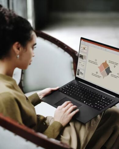 LG Gram 17 Touchscreen Laptop Copilot+ PC، Intel Ultra 7 Series 2 258V (حتى 4.8 جيجا هرتز)، شاشة لمس WQXGA 17.3 بوصة، Intel Arc Graphics، Wi-Fi 7، Windows 11 Pro (32 جيجا DDR5X | 1 تيرابايت SSD) in Saudi Arabia