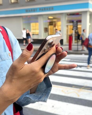 حامل SnapPuck Grip، متوافق مع MagSafe، حامل هاتف قابل للطي فائق النحافة، مسند، قفل مغناطيسي (نمط ألياف الكربون) in Kuwait