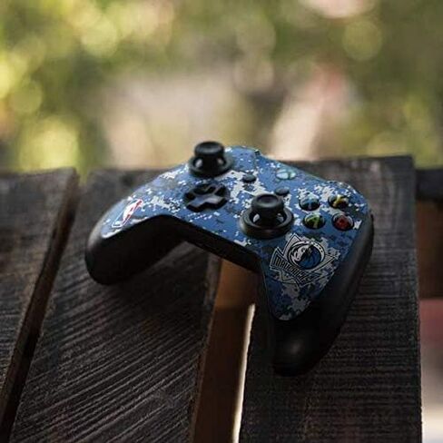 ملصق Skinit المخصص للألعاب متوافق مع وحدة تحكم Xbox One Elite - تصميم مرخص رسميًا من NBA Dallas Mavericks Digi Camo in Saudi Arabia