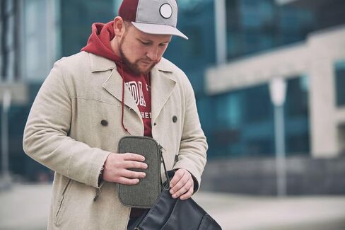 حقيبة تنظيم السفر من ULLiaN Electronics، حقيبة تخزين سلكية مزودة بطبقتين من الملحقات التكنولوجية مع قطعتين من ربطات البيانات المصنوعة من السيليكون وحقائب الكابلات المحمولة لشاحن الهاتف وبنك الطاقة وكابلات بطاقة SD، رمادي in Kuwait